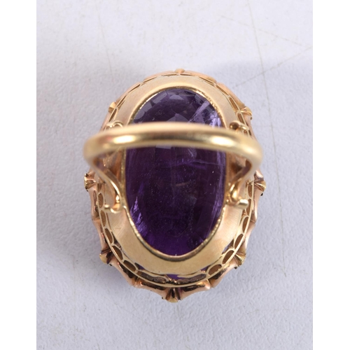 1157 - A LARGE ANTIQUE AMETHYST RING. N. 17.2 grams.