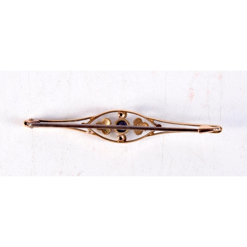 1175 - A 15CT GOLD BROOCH. 2.4 grams. 5 cm x 0.75 cm.