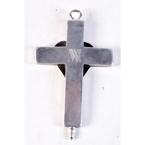 1196 - A 17TH/18TH CENTURY CONTINENTAL SILVER RELIQUARY CROSS. 58.7 grams. 11.5 cm x 6.75 cm.