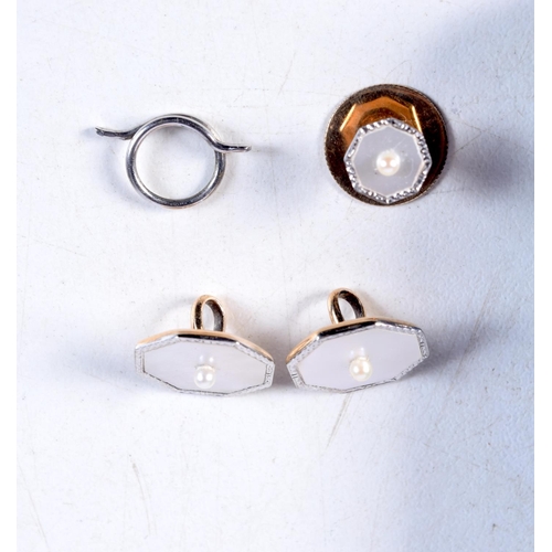 1199 - A CASED SET OF ART DECO 9CT & 18CT GOLD AND MOTHER OF PEARL DRESS STUDS. 11.7 grams. 1.25 cm x 1.25 ... 