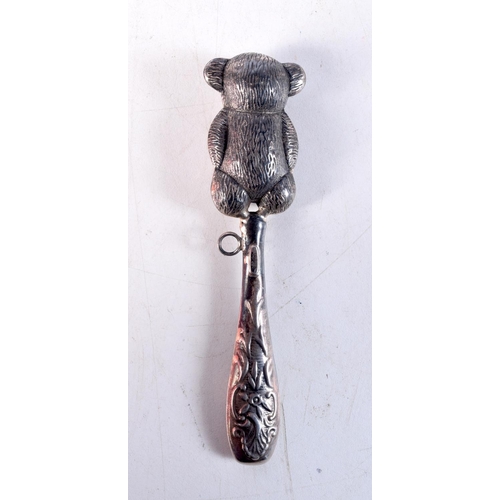 1214 - A VINTAGE SILVER BEAR BABIES RATTLE. 26.8 grams. 12.5 cm long.