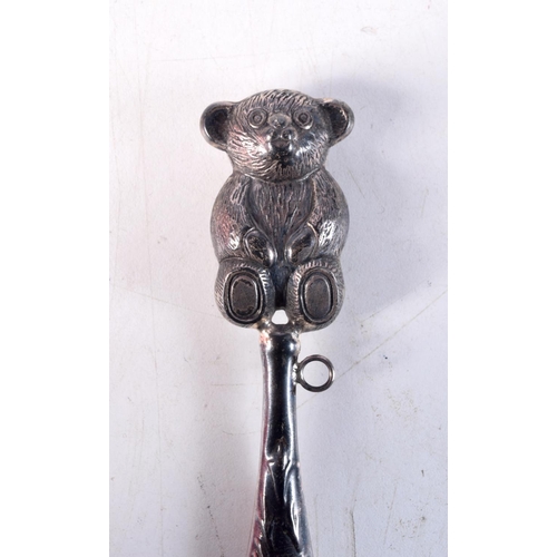 1214 - A VINTAGE SILVER BEAR BABIES RATTLE. 26.8 grams. 12.5 cm long.