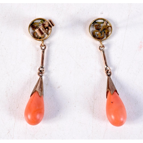 1229 - A PAIR OF EARLY 20TH CENTURY CHINESE GOLD AND CORAL EARRINGS. 3.7 grams. 4 cm x 0.75 cm.