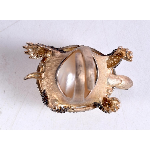 1231 - A SILVER TORTOISE RING. P. 26.8 grams.