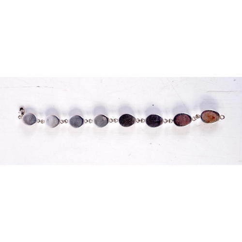 1239 - A SILVER AND AMBER BRACELET. 18.5 grams. 20 cm long.