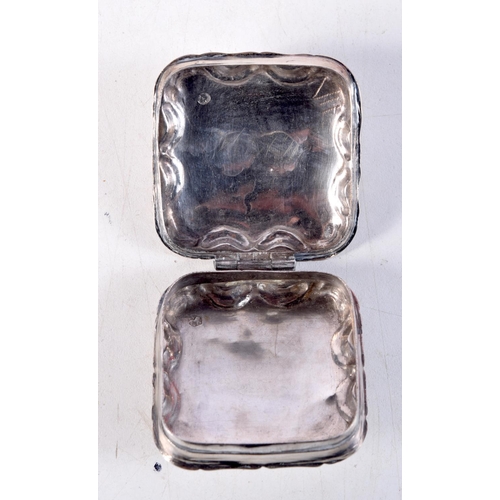 1256 - AN ANTIQUE DUTCH SILVER PATCH BOX. 26.7 grams. 5 cm square.