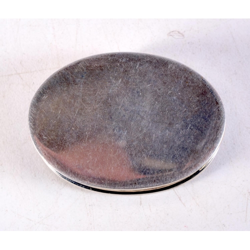 1296 - A SILVER RACING CAR PILL BOX. 19 grams. 3.75 cm x 2.5 cm.