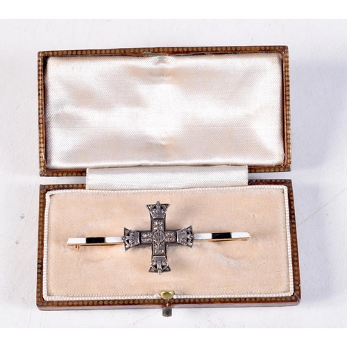 1316 - AN ANTIQUE ENAMELLED MILITARY CROSS. 5 cm x 2 cm.