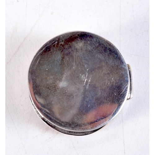 1327 - A SILVER PILL BOX. 16 grams. 3 cm wide.