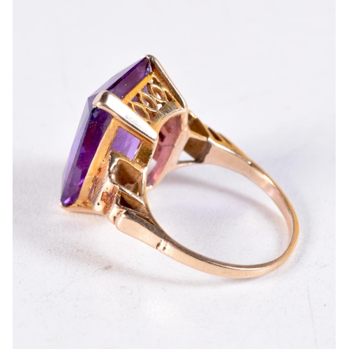 1346 - AN ANTIQUE GOLD AND AMETHYST RING. 7.2 grams. O/P.