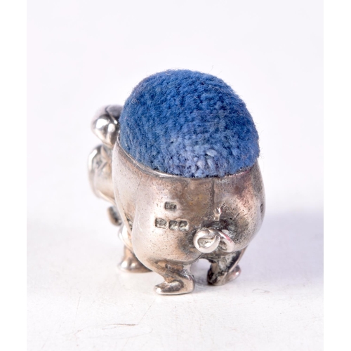 1361 - A RARE VICTORIAN MINIATURE PIG PIN CUSHION. London 1873. 12 grams. 2.75 cm x 2.25 cm.