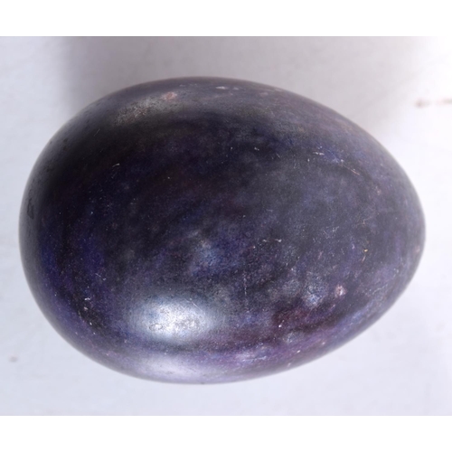 1374 - A VINTAGE LAPIS LAZULI EGG. 6 cm x 4.5 cm.