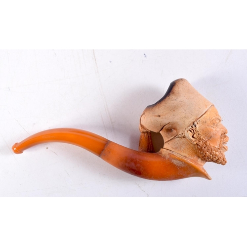 1410 - AN ANTIQUE MEERSCHAUM PIPE. 13.5 cm x 6.5 cm.