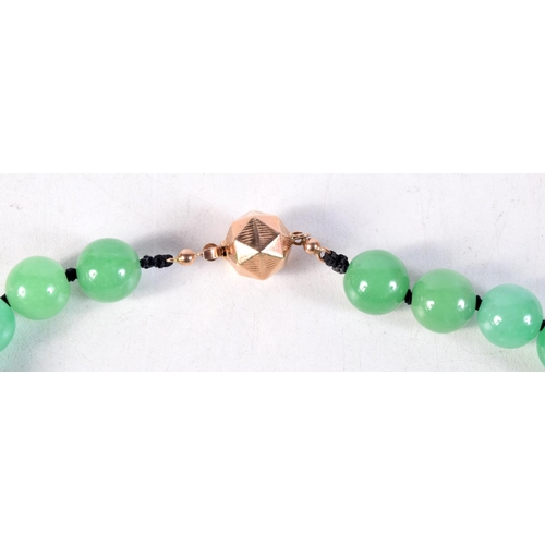 1416 - A 14CT GOLD AND JADEITE NECKLACE. 288 grams. 140 cm long.