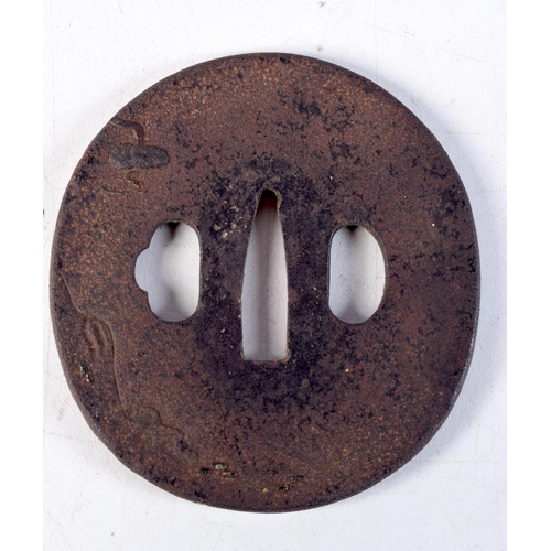 1420 - AN ANTIQUE JAPANESE BRONZE TSUBA. 7.75 cm wide.