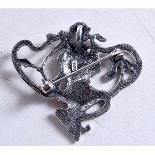 1429 - A STYLISH SILVER BROOCH. 7.3 grams. 4 cm x 4.25 cm.