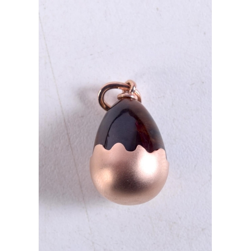 1435 - A 14CT GOLD RUSSIAN TIGERS EYE PENDANT. 5 grams. 2 cm x 1.25 cm.