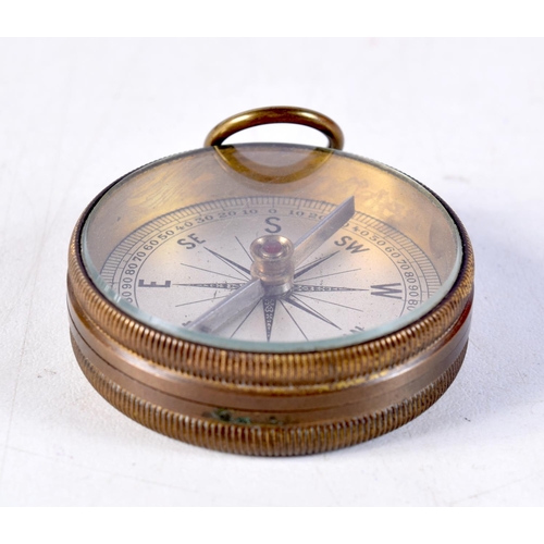 1444 - A POCKET COMPASS. 4.25 cm wide.