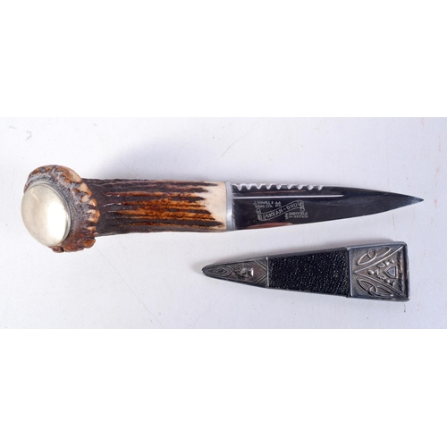 1450 - A VINTAGE SCOTTISH HORN KNIFE. 19 cm long.