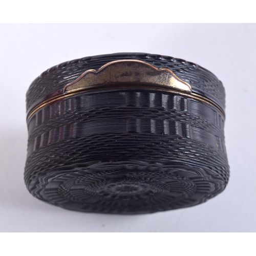 1464 - AN 18TH CENTURY CONTINENTAL PRESSED HORN SNUFF BOX. 7.5 cm diameter.