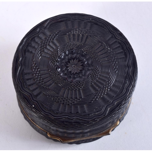 1464 - AN 18TH CENTURY CONTINENTAL PRESSED HORN SNUFF BOX. 7.5 cm diameter.