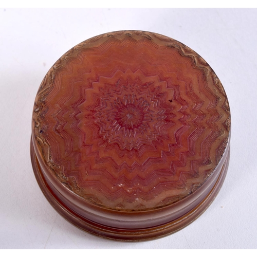 1465 - AN ANTIQUE CARVED HORN SNUFF BOX. 6.5 cm diameter.