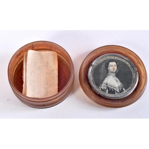 1465 - AN ANTIQUE CARVED HORN SNUFF BOX. 6.5 cm diameter.