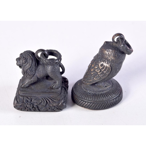 1469 - TWO SEALS. 3.75 cm x 2.75 cm.