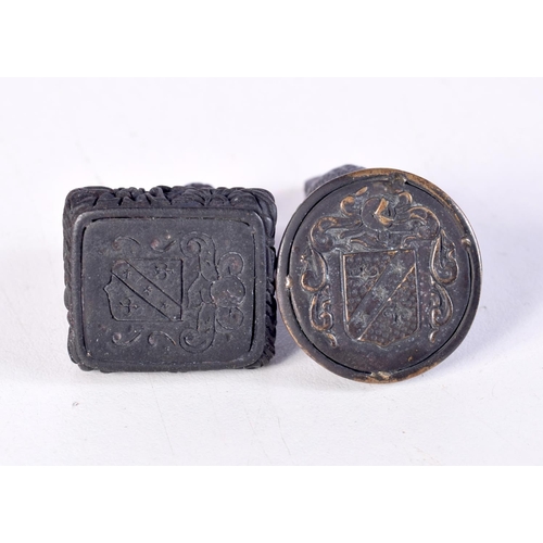 1469 - TWO SEALS. 3.75 cm x 2.75 cm.