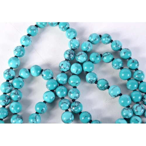 1485 - A TURQUOISE NECKLACE. 85 grams. 86 cm long.