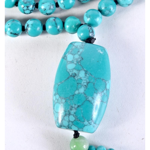 1485 - A TURQUOISE NECKLACE. 85 grams. 86 cm long.