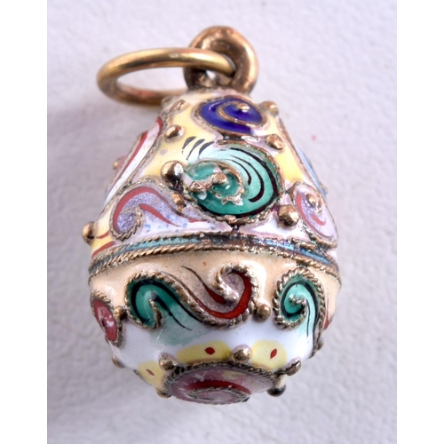 1495 - A RUSSIAN SILVER AND ENAMEL EGG PENDANT. 5.2 grams. 1.75 cm x 1 cm.