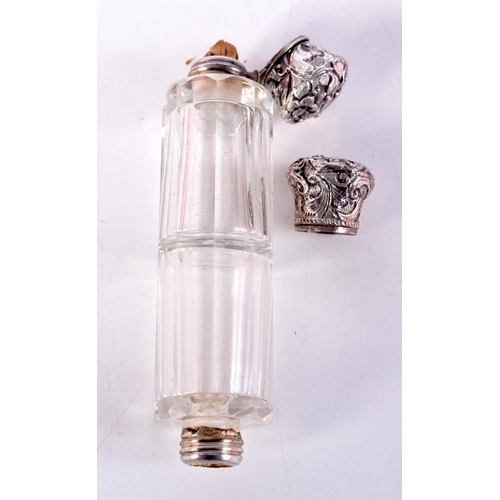 1523 - AN ANTIQUE DOUBLE ENDED SILVER SCENT BOTTLE. 137 grams. 14 cm long.