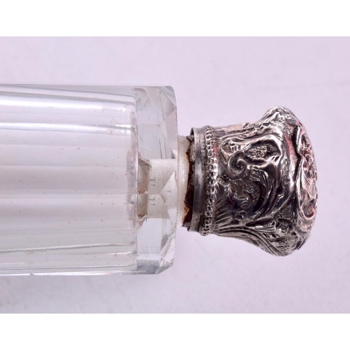 1523 - AN ANTIQUE DOUBLE ENDED SILVER SCENT BOTTLE. 137 grams. 14 cm long.