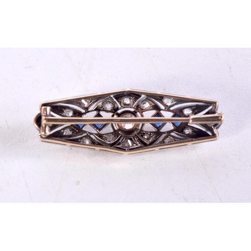 1525 - AN ART DECO DIAMOND AND SAPPHIRE BROOCH. 3.1 grams. 3 cm x 1 cm.