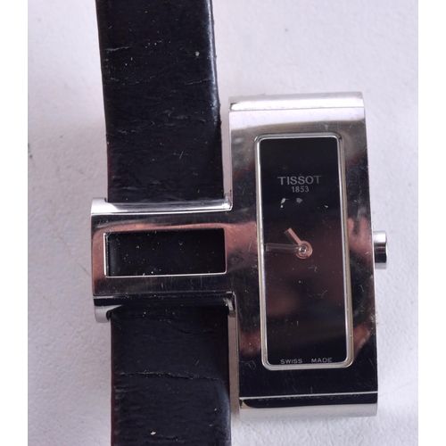 1529 - A TISSOT WRISTWATCH. 3 cm wide inc crown.