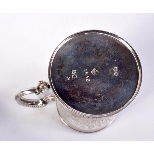 1548 - A VICTORIAN SILVER MUG. London 1872. 129.3 grams. 9.5 cm x 6.5 cm.