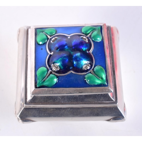 1553 - A LOVELY EDWARDIAN SILVER AND ENAMEL ART NOUVEAU BOX. Birmingham 1900. 94.5 grams. 7.5 cm x 6.5 cm.