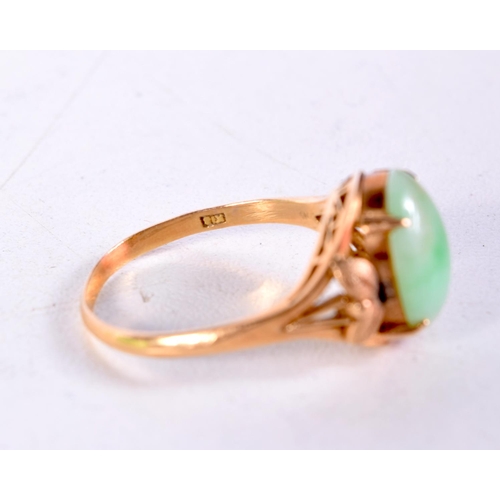 1572 - AN 18CT GOLD AND JADEITE RING. 3.3 grams. N.