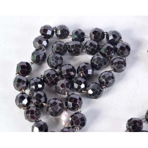 1599 - A VICTORIAN  GARNET NECKLACE. 327 grams. 47 cm long.