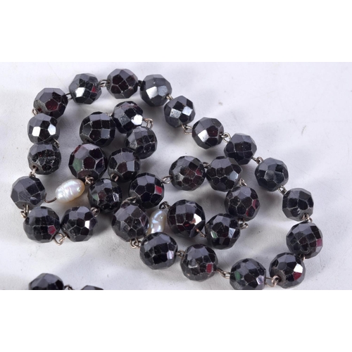 1599 - A VICTORIAN  GARNET NECKLACE. 327 grams. 47 cm long.