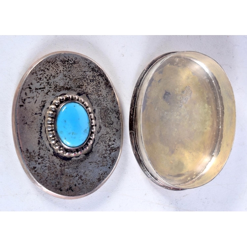 1617 - A SILVER AND TURQUOISE BOX. 50.5 grams. 5.75 cm x 4.5 cm.