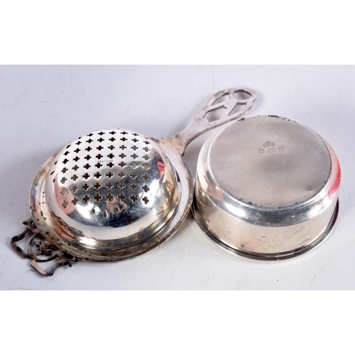 1619 - A SILVER TEA STAINER AND STAND. 62 grams. Birmingham 1965 & 1966. 12.5 cm wide. (2)