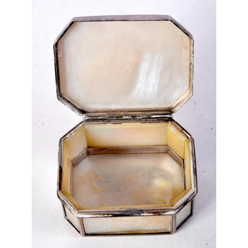 1620 - A SMALL 18TH CENTURY CONTINENTAL SILVER AND MOTHER OF PEARL BOX. 50.7 grams. 5.5 cm x 4.5 cm.