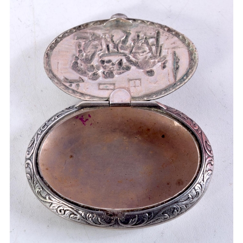 1637 - AN ANTIQUE CONTINENTAL SILVER BOX. 36 grams. 7 cm x 5 cm.