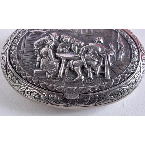 1637 - AN ANTIQUE CONTINENTAL SILVER BOX. 36 grams. 7 cm x 5 cm.