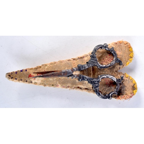 1648 - A PAIR OF ANTIQUE SILVER SCISSORS. 9 cm x 4.5 cm.