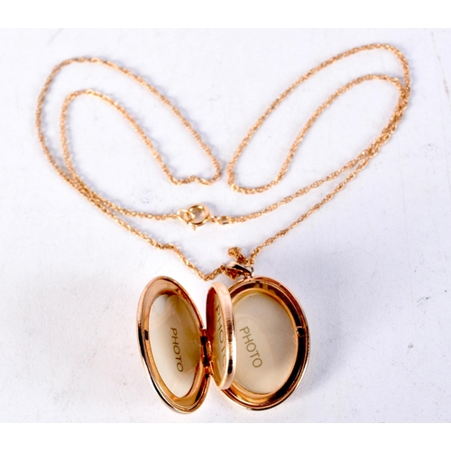 1650 - A GOLD FILLED LOCKED. 6 grams. Chain 46 cm long, pendant 2.75 cm x 2 cm.