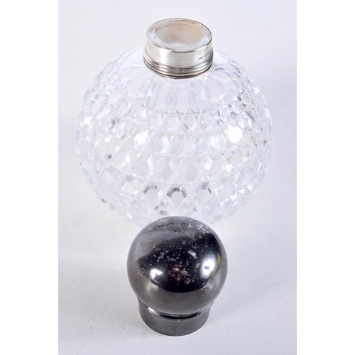 1651 - A SILVER MOUNTED GLASS SCENT BOTTLE. London 1887. 62 grams. 17 cm x 11 cm.