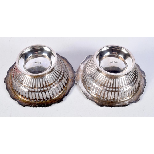 1662 - A PAIR OF VICTORIAN SILVER BON BON DISHES. Sheffield 1898. 232 grams. 13 cm x 5 cm.